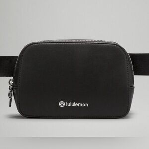 ❌SOLD❌LULULEMON Black Everywhere Belt
Bag 1L Leather Alternative